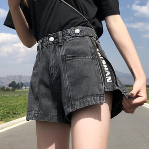 Denim shorts met Moskou motief